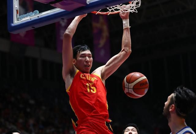 泽林斯基已经拒绝了来自那不勒斯的续约报价，这一点令那不勒斯球迷感到担心，因为他是球队的领袖之一。